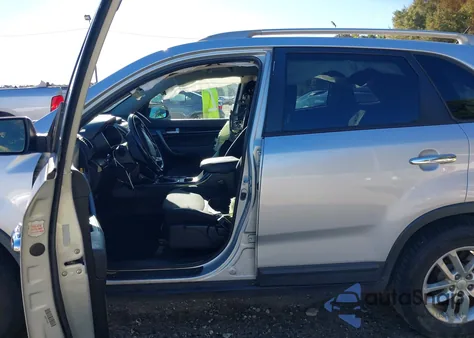 2014 Kia Sorento Lx z USA, uszkodzony, nr VIN 5XYKT3A66EG488912